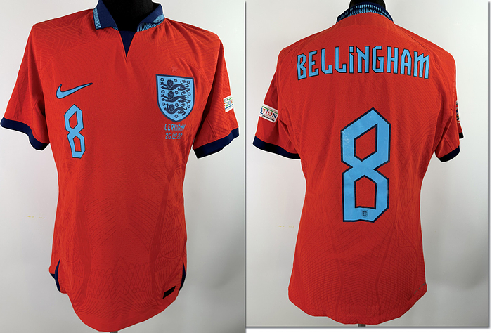 England - Trikot 2022  | Original match worn / issued  Spielertrikot der englischen Nationalmannshaft mit der Nummer 8 von Jude Bellingham.Getragen im Nationsleague-Spiel gegen Deutschland am 26.09.2022  in London.Status AAB