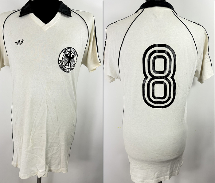 DFB  - Trikot 1981  | Originales, im Spiel getragenes DFB-Spielertrikot (Nummer 8) von Karl-Heinz Rummenigge aus der Saison 1981/1982. Getragen in einem Länderspiel.
