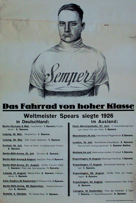 Sorry, no english description is available. ...  -  Condition: C.....Lithografisches Werbeplakat der Firma Semper mit dem Porträt des englischen Radweltmeisters Spears und einer Auflistung seiner Rennerfolge im Jahre 1926. Alfred Scherk, Kontorbedarf Berlin W.35. Sehr seltenes Plakat.  - kleine Randeinrissre und Knickfaltgen, leicht fleckig.
