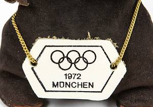 Maskottchen 1972  | Maskottchen für München „Waldi“ in einer nicht lizensierten Variante. Braunes Wildleder mit Reiskörner gefüllt. 12x 8 cm. - Bild 2