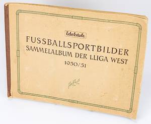 Sorry, no english description is available. ...  - 34 Seiten, 40x30cm, Karton, 192 s/w-Fotosammelbilder (komplett), 1951. Condition: C.....Großformatiges, schönes Sammelbilderalbum (Edelstolz, Kaiser usw.) Alle Mannschaften mit Spielerporträts und ausführlichen Texten zu jeder Mannschaft. --Einband leicht fleckig, berieben. Die Bilder wurden mit Fotoecken in das Album montiert und sind zum größtenteil unbeklebt. Einige Bilder mit kleinen Beschädigungen - Bild 2