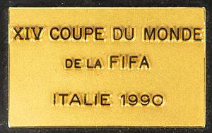 FIFA World Cup 1990  | FIFA Weltpokal. Vergoldete Bronze auf Marmorsockel, dieser mit Metallschild und Innschrift „XIV Coupe du Monde de la FIFA Italie 1990". Höhe 15,5cm (595 Gramm!!!). Hersteller: Bertoni. - Bild 5