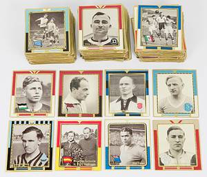 - German Players 1908-37. All National Players' portraits and printed signatures, plus supplement I with 8 pictures and part II with 22 pictures. All in all 347 b/w picture photos.  Size 29x20 cm,  88 pages, 342 pictures, very rare, Condition: B- - Bild 3