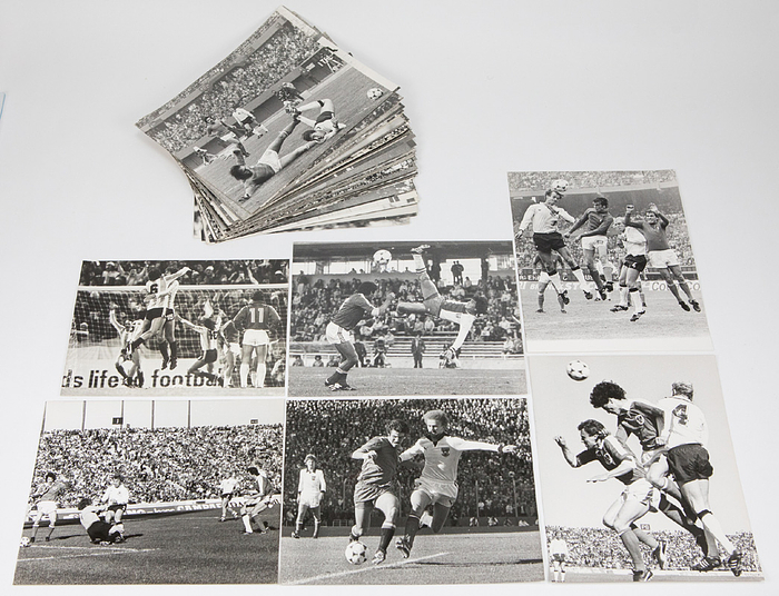 Pressefotos WM 1978  | 90 verschiedene S/W-Pressefotos von "Pressens Bild AB" von der Fußball - Weltmeisterschaft 1978 in Argentinien. 33 Fotos Spielen der DFB - Elf und 57 Fotos von den anderen Spielen, je 25,5x20,5 cm