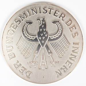 Sorry, no english description is available. ...  -  Condition: A.....Persönliche Medaille von Henning Jensen. Der Einlieferer hat diese Medaille direkt aus dem Nachlass von Henning Jensen. Diese Medaille erheilten alle Spieler von Borussia Mönchengladbach - Bild 2