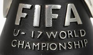  - Official mini-replica of the FIFA U-17 World Cup trophy, bearing the inscription "FIFA U-17 World Championships Peru 2005". Bronze, silver-plated and blackened. Weight: 393 grams; height: 16 cm. It was presented to the winning Mexican team and FIFA officials. Mexico won the final against Brazil (3–0). Limited edition of only 50 copies! --Minor signs of storage Condition: B+ - Bild 3