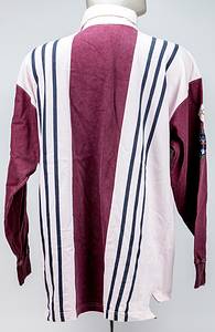  - Original track jacket from the 1956 Summer Olympics. Black, dark red, and white design. Features a button placket and a band in the Olympic colors sewn into the collar, along with three Olympic badges on both sleeves. Cotton, size approx. XL. Long-sleeved. Item of clothing from a participating team. The consignor suggested it might be from Poland, though we were unable to verify this. A very rare item from the 1956 Melbourne Olympics. Condition: B - Bild 2