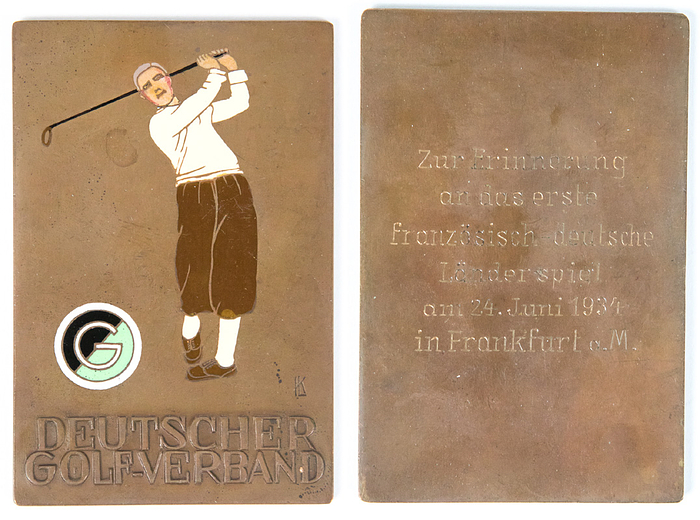 Golf - Teilnehmerplakette 1935  | Offizielle Plakette des deutschen Golf Verbandes. Rückseite mit Gravur „Zur Erinnerung an das erste französisch - deutsche Länderspiel am 24. Juni 1934, Frankfurt a. M.“. Bronze, mehrfarbig emailliert, 8,8x6 cm