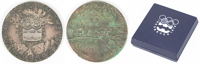  - Participation Medal: Olympic Games Innsbruck 1976: Silver plated bronze. In original presentation box. With corrosion as usual. 5 cm. Condition: B