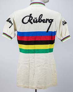 Sorry, no english description is available. ...  -  Condition: B.....mehrere kleine Löcher;  Die Firma Ruberg + Renner (Ruberg" war ein deutscher Fahrradkettenproduzent der von 1952 - 1967 ein eigenes Team unterhielt. Leiter dieses Teams war Wolfgang Gronen. Rohr und Marsell, Mitglieder des Ruberg Teams konnten 1961 bzw. 1962 einen Weltmeistertitel erringen. Provenienz: ca.1960er Jahre Archiv Wolfgang Gronen (1916-1995); 1995 Archiv Udo Schmidt-Arndt; 2010 Einlieferer. Mit COA vom deutschen Radsportexperten Udo Schmidt-Arndt. - Bild 2