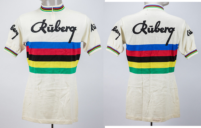 Radsporttrikot - 1961 Weltmeister  | Original getragenes Weltmeistertrikot (match worn) vermutlich getragen von Bernd Rohr 1962 (1937-2022; GER) oder Karl-Heinz Marsell 1961 (1936-1996; GER). Baumwoll-Stretch Trikot mit Strechtkragen. Mit aufgesticktem Sponsoren Schriftzug "Ruberg". Reisverschluss.