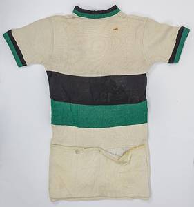 Sorry, no english description is available. ...  -  Condition: B.....wenige kleine Löcher; ein paar kleine Reperaturstellen. --Trikot für Fahrer des Kölner Radclubs "R.C.Schmitter" Anfang der 1950er Jahre. Provenienz: Archiv Udo Schmidt-Arndt; 2010 Einlieferer. - Bild 2