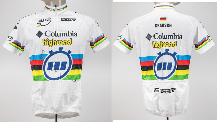 Sorry, no english description is available. ...  -  Condition: A.....Original Teamtrikot vorbereitet für Bert Grabsch 2008, die Fantrikots haben andere Werbeaufdrucke. Bert Grabsch wurde 2008 Zeitfahrweltmeister. -Der Einlieferer hat dieses Trikot 2008 direkt von Grabsch erhalten