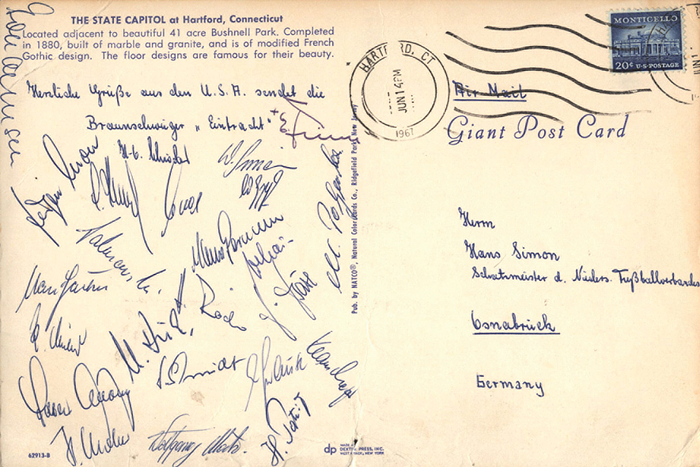 Braunschweig,Eintracht 67  | Grußkarte der Meistermannschaft 1967 von Eintracht Braunschweig von der USA - Reise (datiert 14.6.1967) mit 22 Originalsignaturen der Spieler und Trainer. 22,5x15,5 cm.