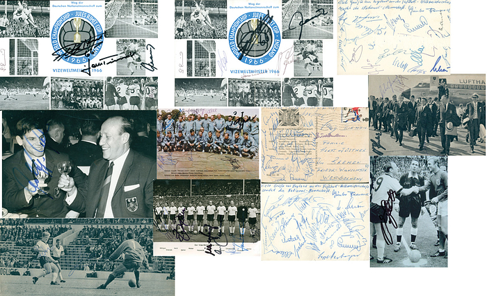 Nationalmannschaft 1966  | Kleine Autogrammsammlung zur deutschen Nationalmannschaft bei der Fußball - Weltmeisterschaft 1966 mit ca. 100 original Signaturen der deutschen Spieler auf Postkarten, Magazinfotos und Reprofotos, 23x15 cm bis 14x10 cm