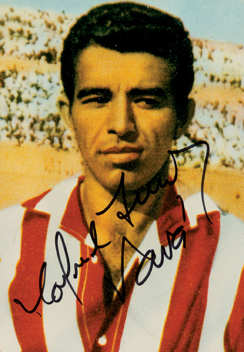 Vava  | (1934-2002) Farb-Reprofoto mit Originalsignatur von Vava. Verstorbener brasilianischer Doppel-Weltmeister 1958 + 1962 und Final-Torschütze. 14x10 cm.