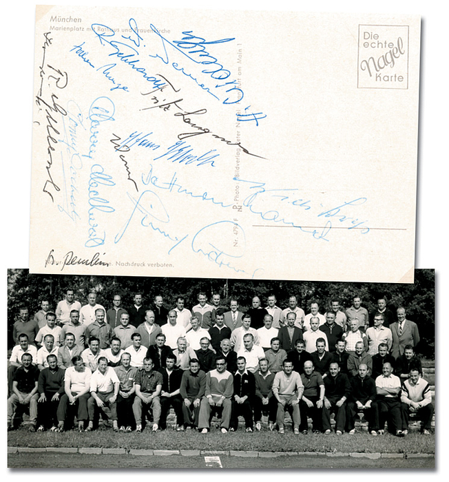 Trainerlehrgang 1961 - PK  | Postkarte (15x10,5cm) vom Trainerlehrgang in München-Grünwald 1961 mit den Original-Unterschriften von Widmeyer, Langner, Klodt, Menze, Cramer, Werner, Gebhardt, Kress, Gellesch, Tommy Docherty und 6 weiteren Unterschriften plus S/W-Pressebild Zeitler (17,5x8,5cm).