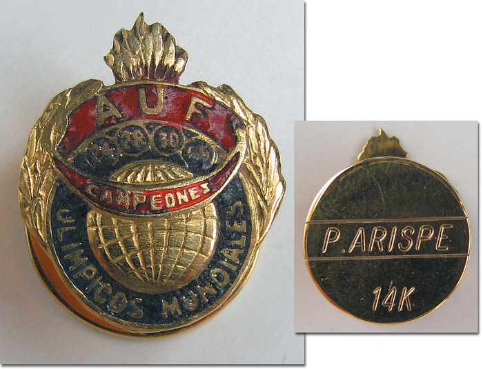 Olympic Games 1924 1928 Football Winner Pin - Official winner pin of the Uruguayan FA for team members who participated in the Olympic Games 1924 and 1928 and the world Cups 1930 and 1950 inscribed "AUF Campoenes 24 28 30 50 Olimpicos Mundial". Rear engraved "P. Arispe". Hallmarked gold (14 carat, weight: 4.22 grammes), multicolour enamelled, buttonhole pin, 1.9x1.4 cm. Personal badge wwhich belonged to Pedro Aripe (1900-1960), Olympic Football Champion 1924 and 1928. Condition: A