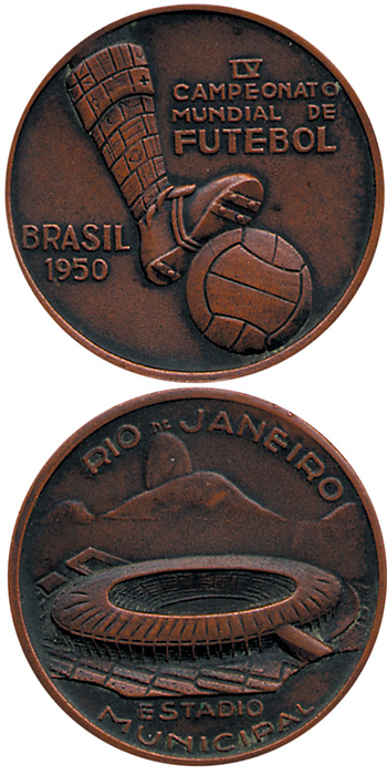 Erinnerungsdmedaille WM50  | Erinnerungsmedaille mit dem offiziellen Logo der Fußball-WM und Inschrift "IV Campeonato Mundial de Futebol Brasil 1950". Auf der Rückseite „Estadio Municipal Rio de Janeiro“ mit Ansicht des Stadions.. Hersteller: "Gazola"(Randgravur). Bronze, 3,5 cm (Gewicht: 25 Gramm).