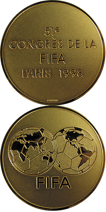 FIFA-Medaille 1998  | Vergoldete Teilnehmermedaille für FIFA-Mitglieder die am FIFA-Kongress während der Fußball-Weltmeisterschaft 1998 in Paris teilnahmen „50e Congres de la FIFA Paris 1998“. 5cm,