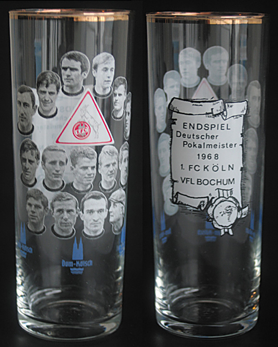 Köln,1.FC - Bierglas 1968  | "Endspiel Deutscher Pokalmeister 1968 1.FC Köln v  VfL Bochum" Mehrfarbig bedrucktes Kölschglas der Firma „Dom-Kölsch“ mit 13 Porträts der Spieler und des Trainers. Mit Vereinsemblem. Füllmenge 0,2 l. Höhe: 14cm.