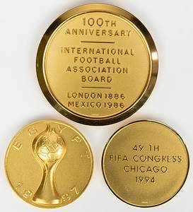  - 3 official FIFA medals from the collection of Volker Roth: 1) Official FIFA anniversary medal "100th Anniversary International Football Association Board 1886–1986". Gilt bronze, 7 cm. 2) "49th FIFA Congress Chicago 1994". Gilt tombac, 5 cm. 3) "FIFA Under-17 World Championships Egypt 1997". Gilt tombac, 5 cm. All medals in original boxes. Condition: A - Bild 2