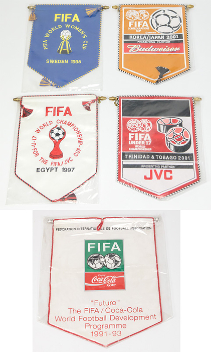 FIFA Wimpel 1991 - 2001  | 5 verschiedene Wimpel von FIFA - Turnieren aus der Zeit von 1991 - 2001. 34x26 + 26x19 cm