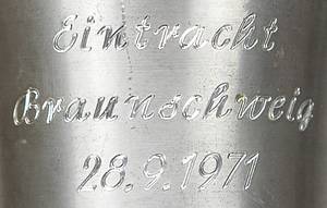 Braunschweig - Zinnbecher  | Offizieller Zinnbecher von Eintracht Braunschweig anläßlich der ersten UEFA-Pokalteilnahme 1971/72 für das Spiel Eintracht Braunschweig v Glentoran Belfast (6:1) mit der Garvur "Eintracht Braunschweig 28.9.1971". Hersteller, Röders Soltauer Zinn.  11 cm - Bild 2