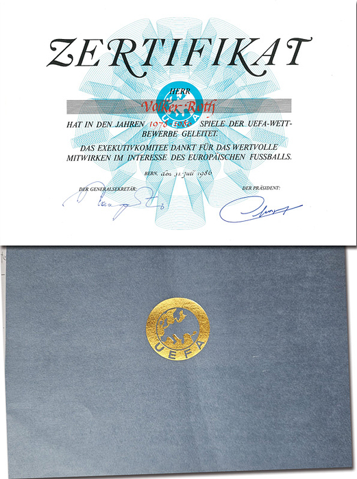  - Original UEFA certificate for referees, bearing the inscription "Certificate: Mr. Volker Roth officiated matches in UEFA competitions during the years 1978–1986... Bern, 31 July 1986." Cardstock, 30 x 21 cm. In original folder. Condition: A-