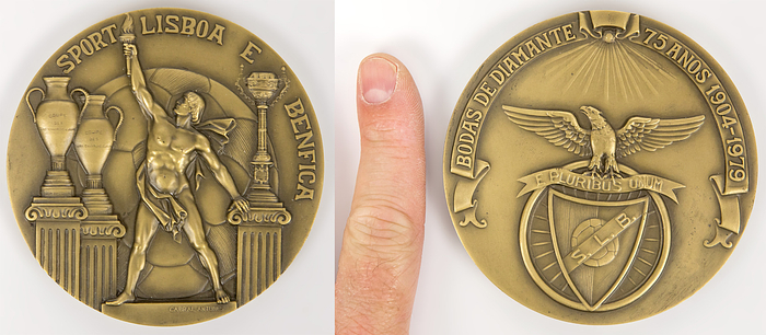 Lissabon,Benfica - Medaille  | Große Jubiläumsmedaille "75 Anos 1904 - 1979 Sport Lisboa e Benfica" anläßlich des 75jährigen Vereinsjubiläum von Benfica Lissabon. Bronze, Gewicht 272 Gramm, 9 cm
