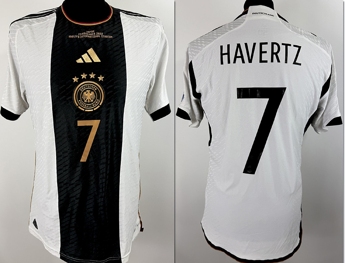 DFB - Trikot 2022 WM  | Original match issued DFB WM 2022 Spielertrikot mit der Nummer 7 von Kai Havertz.Vorbereitet für das Spiel gegen Japan am 23.11.2022 in Qatar.Das Set besteht aus Trikot, Hose und Stutzensocken. Status AAB.