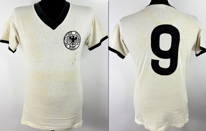 match issued football shirt west-germany - Original match-worn DFB player's shirt (number 13) from the 1972/1973 international season, manufactured by Erima. The shirt is signed. It comes from the collection of the former DFB team bus driver. Status:ABA. Short-sleeved jersey; size M; embroidered DFB logo; linen back number stitched on; minor signs of storage; shows signs of match use; 100% cotton; made in West Germany. Condition: A-