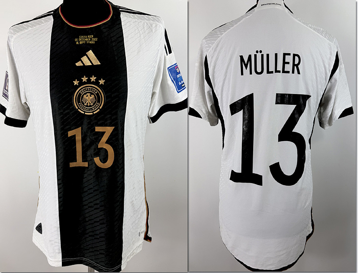 DFB - Trikot 2022 WM  | Original match issued DFB WM 2022 Spielertrikot mit der Nummer 13  von Thomas Müller.Vorbereitet für das Spiel gegen Costa Rica am 01.12.2022 in Qatar. Status AAB.