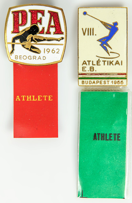 Teilnehmerabzeichen 1962+1966  | Zwei Teilnehmerabzeichen für die Leichtathletik Europameisterschaft 1962 in Belgrad und 1966 in Budapest. Bronze, vergoldet, mehrfarbig emailliert. Jeweils mit bedrucktem Kunststoffband "Athlete". 7,3x3,4cm + 10,2x2,8cm.