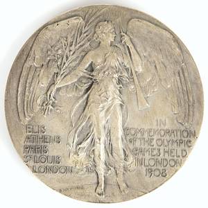Teilnehmermedaille 1908  | Offizielle Teilnehmermedaille der Olympischen Spiele 1908 „In Commemorative of the Olympic Games held in London 1908“. Randpunze "Vaughton".  Von B.Mackennal. Bronze, versilbert, 5cm. In original Box mit der Aufschrift "Olympic Games of London 1908.". - Bild 3