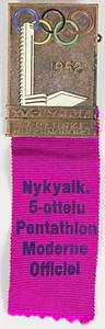 Olympic Games 1952 Participation badge Penthalon - Participant's badge "Pentathalon Moderne Officiel" for the Olympic Games Helsinki 1952. Bronze, partly enamelled in colour. With original pink silk ribbon, 11x3.2 cm. (Ebel 1952-S-160) Condition: A - Bild 2