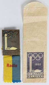 Teilnehmerabzeichen 1952  | Teilnehmerabzeichen „Radio" Bronze, mehrfarbig emailliert, mit schwarz gelb bedrucktem Seidenband, 11,5x3,3 cm. Dabei: original Papierverpackung - Bild 2