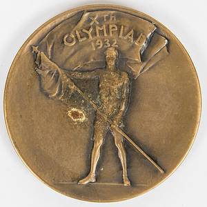  - Participation Medal: Olympic Games 1932. Bronze, presented to athletes and officials, size 6.9 cm. EF. Stamped on the edge "Whitehad-HOAG". ---Small area of ??corrosion Condition: A- - Bild 2