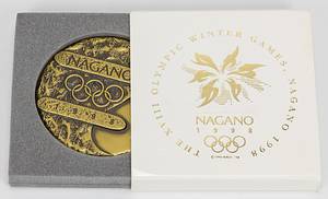  - Participation Medal: Olympic Games 1998.. Bronze, gold plated, size 6 cm, with official emblem. In original box. Condition: A - Bild 3