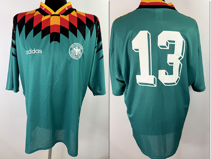 DFB  - Trikot 1994  | Original match issued DFB Spielertrikot mit der Nummer 13 von Rudi Völler. Vorbereitet für ein Länderspiel im Jahr 1994/1995 .Trikot stammt aus der Sammlung eines ehemaligen DFB-Mitarbeiters. Status ABB