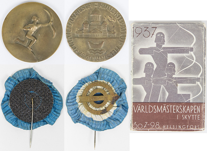 Schießen-Weltmeisterschaft 1937  | ISSF Weltmeisterschaft im Schießen 1937: 1) Offizielles Teilnehmerabzeichen für die ISSF World Shooting Championships (Weltmeisterschaft der Sportschützen) 1937 in Helsinki. Bronze, versilbert, mit blauweißer Seidenrosette, 5,5 cm. 2) Teilnehmermedaillen für die Weltmeisterschaften der Sportschützen 1937 in Helsinki, Bronze, 4,5 cm. In original Box. 3) Offizielles Gesamtprogramm + Reglement  "Världsmästerskapen i Skytte 30.7.-9.8. Heslingforrs. 76 Seiten  mit Zeichnungen, Karton 19x13 cm