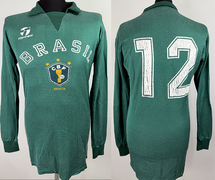  Brasilien - Trikot 1990 WM  | Original match issued Brasilen Trikot von der Weltmeisterschaft 1990 in Italien. Das Trikot mit der Nummer 12 stammt vom Torhüter Acácio Cordeiro Barreto.Trikot stammt aus der Sammlung von einem DFB-Mitarbeiter. Status ABB