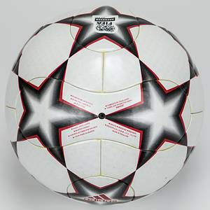 Adidas Spielball 2007  | Original Spielball Adidas "FINALE" aus dem ChampionsLeague -Spiel Bayern München v Real Madrid (2:1) am 7.3.2007 in München. Mit dem Aufrdruck "Official Match Ball".  Größe 5. Dieser Ball wurde in diesem Spiel eingesetzt. Status:AAA - Bild 4