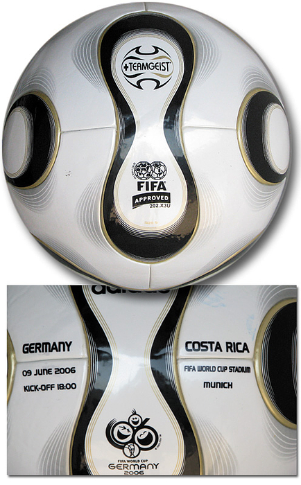 Adidas Spielball 2006  | Original Spielball Adidas "Teamgeist" von der Fußball-Weltmeisterschaft 2006 in Deutschland aus dem Vorrundenspiel Deutschland - Costa Rica am 9.6.2006 in München. Mit aufgedruckter Spielpaarung. Größe 5