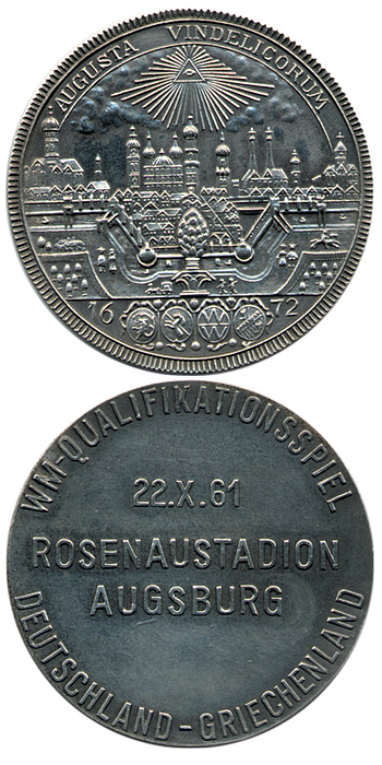  - Participation Medal from the football match Germany vs Greece 22.10.61 in silver, only presented to players, and officials. 900 stamped silver. Size 4.2 cm. Cond. I, EF. Condition: A