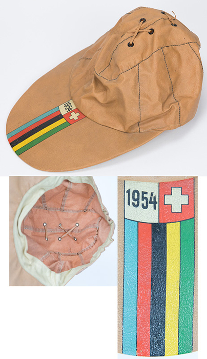 Lederkappe WM 1954  | Original Lederkappe der Fußball-Weltmeisterschaft 1954. Wurde als Souvenir vor dem Finale im Stadionbereich verkauft. 30x20x13 cm.