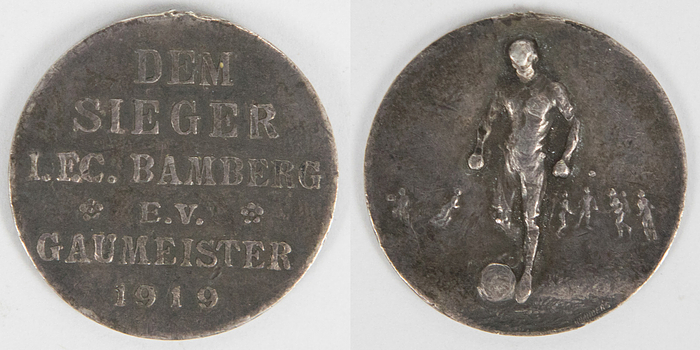  - Official medal for 1. FC Bamberg 1919, bearing the inscription "To the victor, 1. FC Bamberg e.V., District Champion 1919." Silver-plated bronze, 2.8 cm. Condition: A-