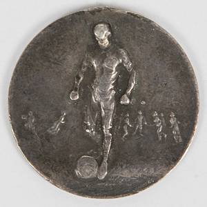 Bamberg,1.FC - Siegermedaille 1919  | Offizielle Medaille für den 1.FC Bamberg 1919 mit der Inschrift "Dem Sieger 1.FC Bamberg e.V. Gaumeister 1919". Bronze versilbert, 2,8 cm - Bild 2