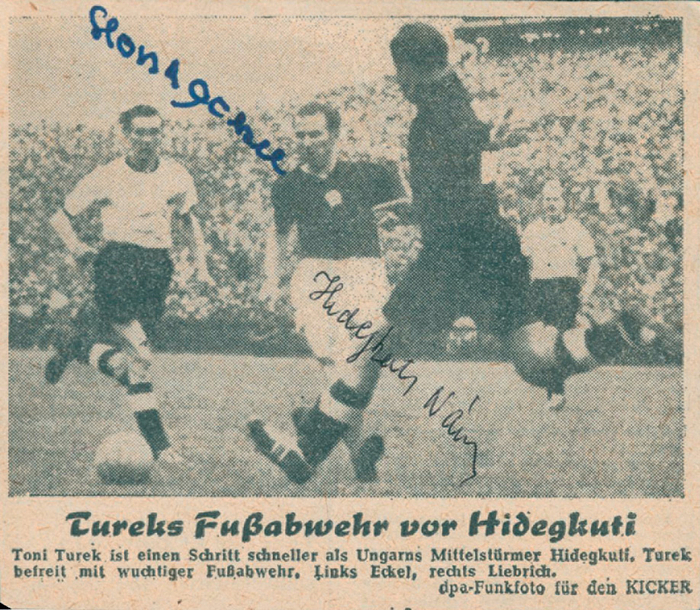  - Autograph Football World Cup 1954: Black-and-white newspaper photograph from the 1954 FIFA World Cup final between Germany and Hungary. A match scene featuring Nándor Hidegkuti (1922–2002) and Horst Eckel (1932–2021), signed by both players; 10 x 8.5 cm. Condition: A