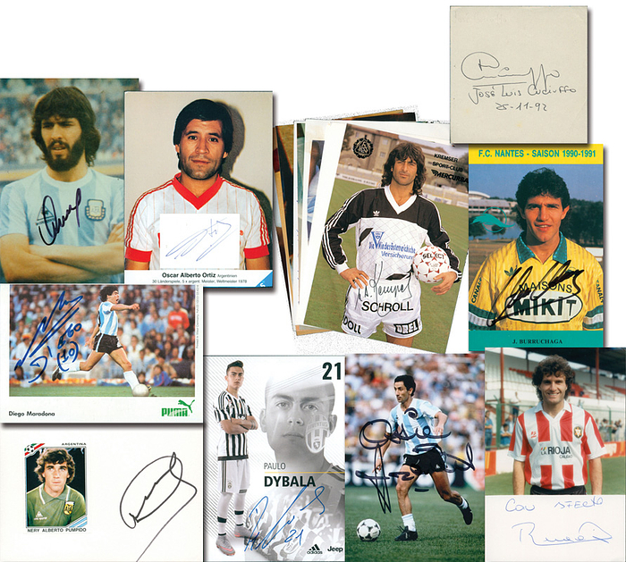  - 18 original autographs from Argentine world champions 1978 -2022: 2x José Luis Cuciuffo (1961-2004; World Cup 1986 - 2x Blanco receipt); Maradona (1960-2020; 1986 World Cup - AK); 3x Mario Kempes (1978 - 2x AK, 1x RF); Dybala (2022 - AK); 2x Olarticoechea (1986 - RF + BB); 3x Ardiles (1978 - 2x RF, 1x BB); 2x Burruchaga (1986, 1x AK, 1x RF);  Batista (1986 - RF); Nery Pumpido (1986 - BB); Oscar Ruggeri (1978 - RF); Oscar Alberto Ortiz (1978 - BB); 15x10 to 9x9 cm Condition: A